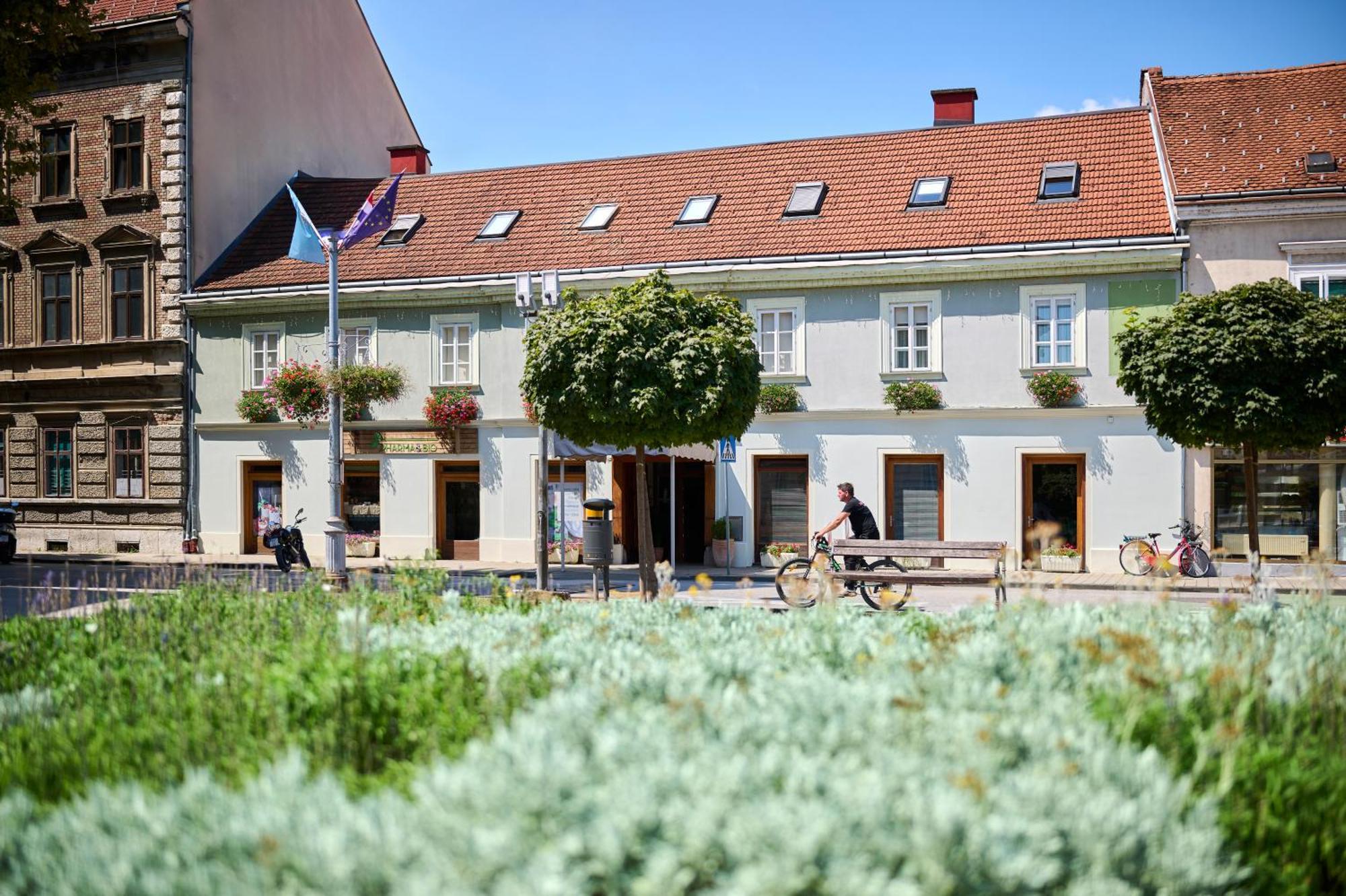 Hotel Kadoor Karlovac Exteriör bild