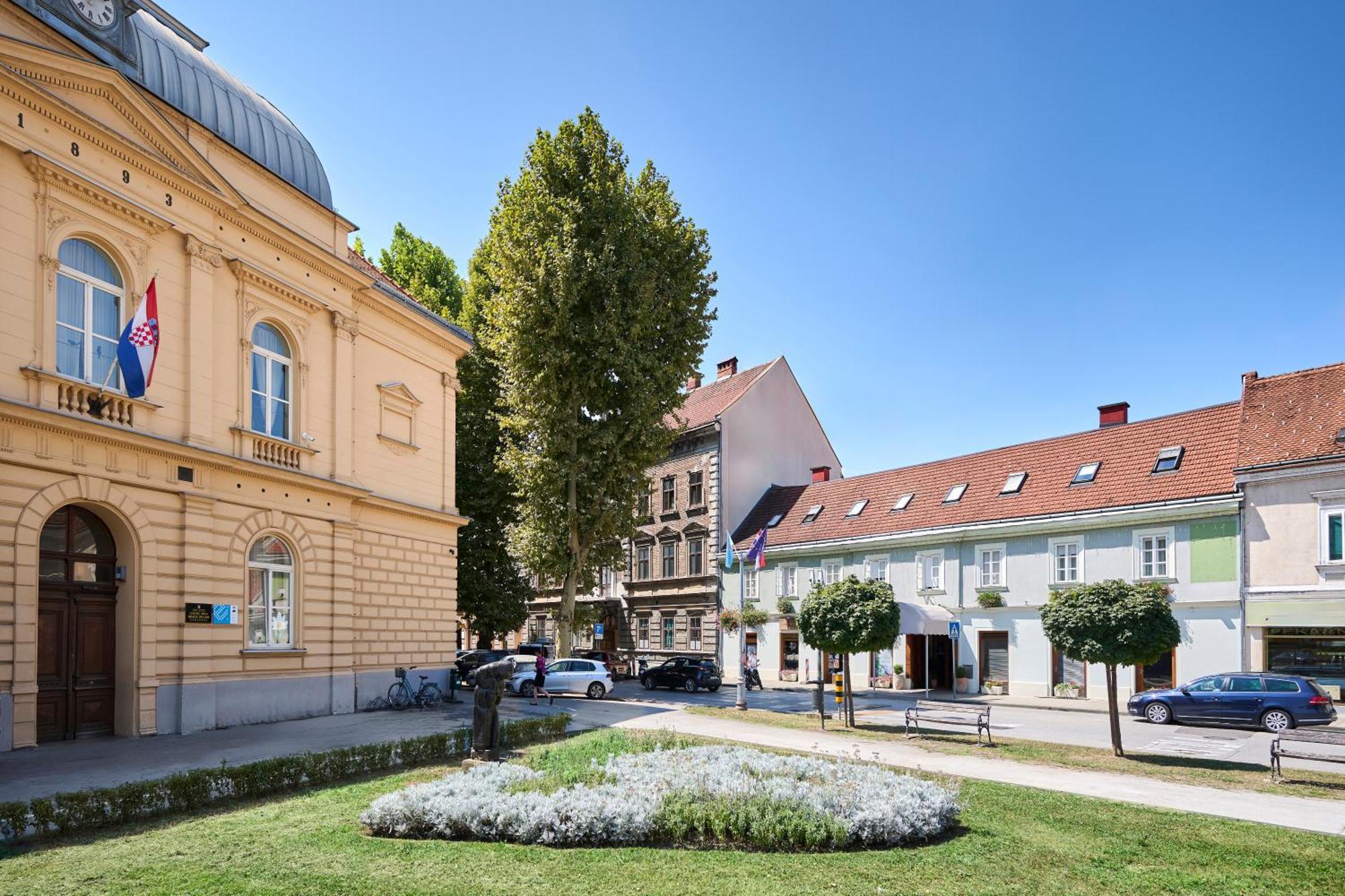 Hotel Kadoor Karlovac Exteriör bild